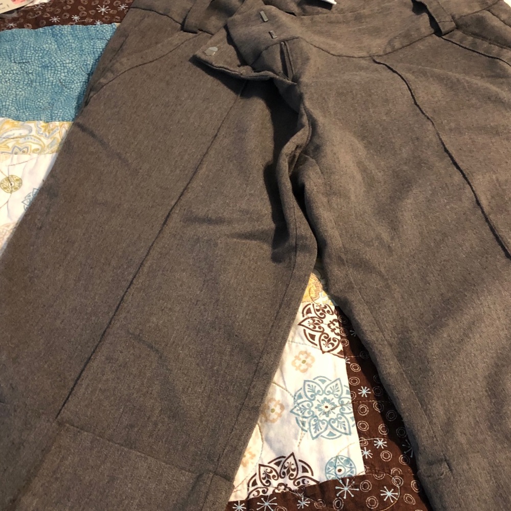 3 pairs of women’s slim jeggings